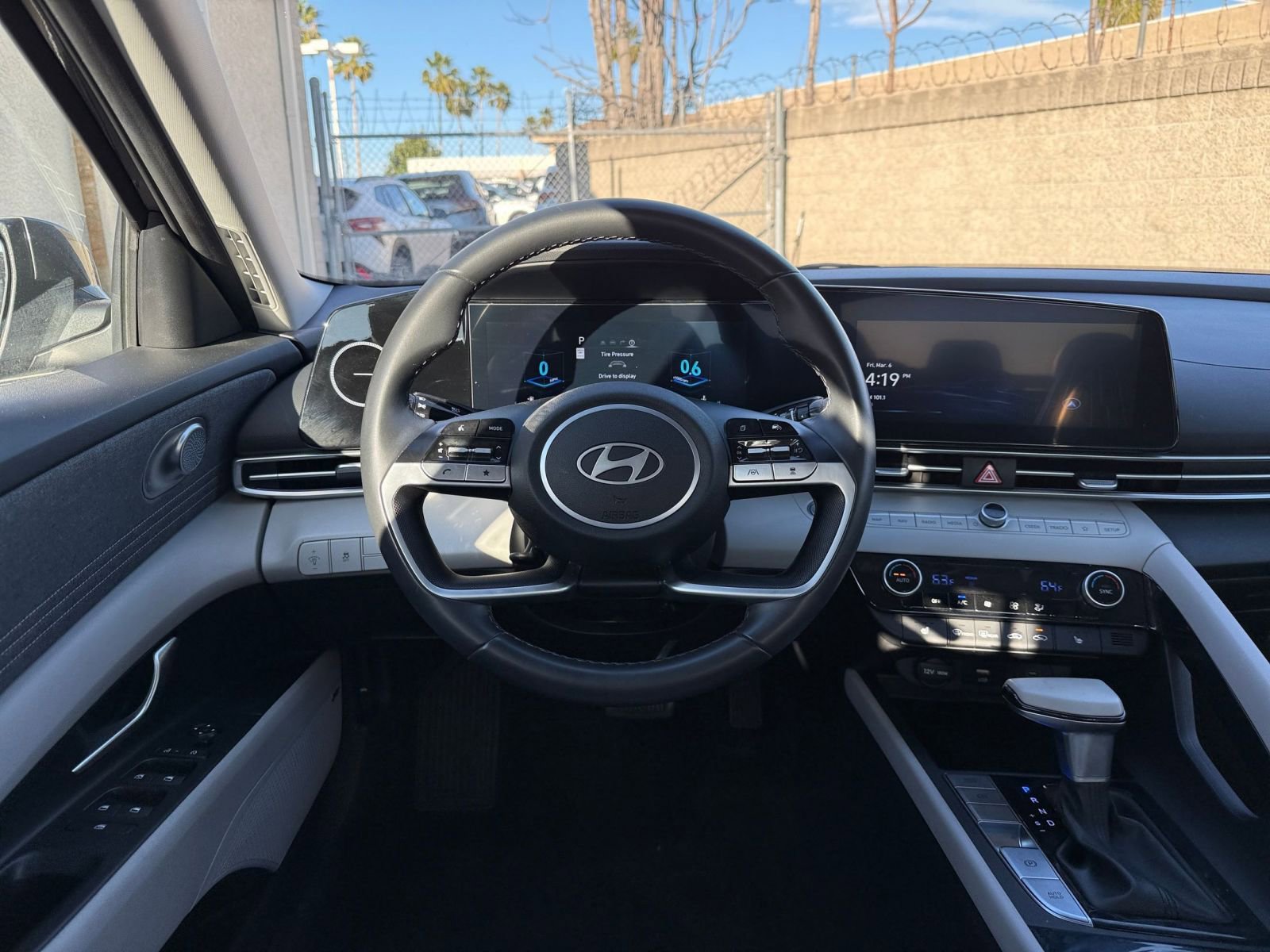 Used 2025 Hyundai Elantra Limited image 37