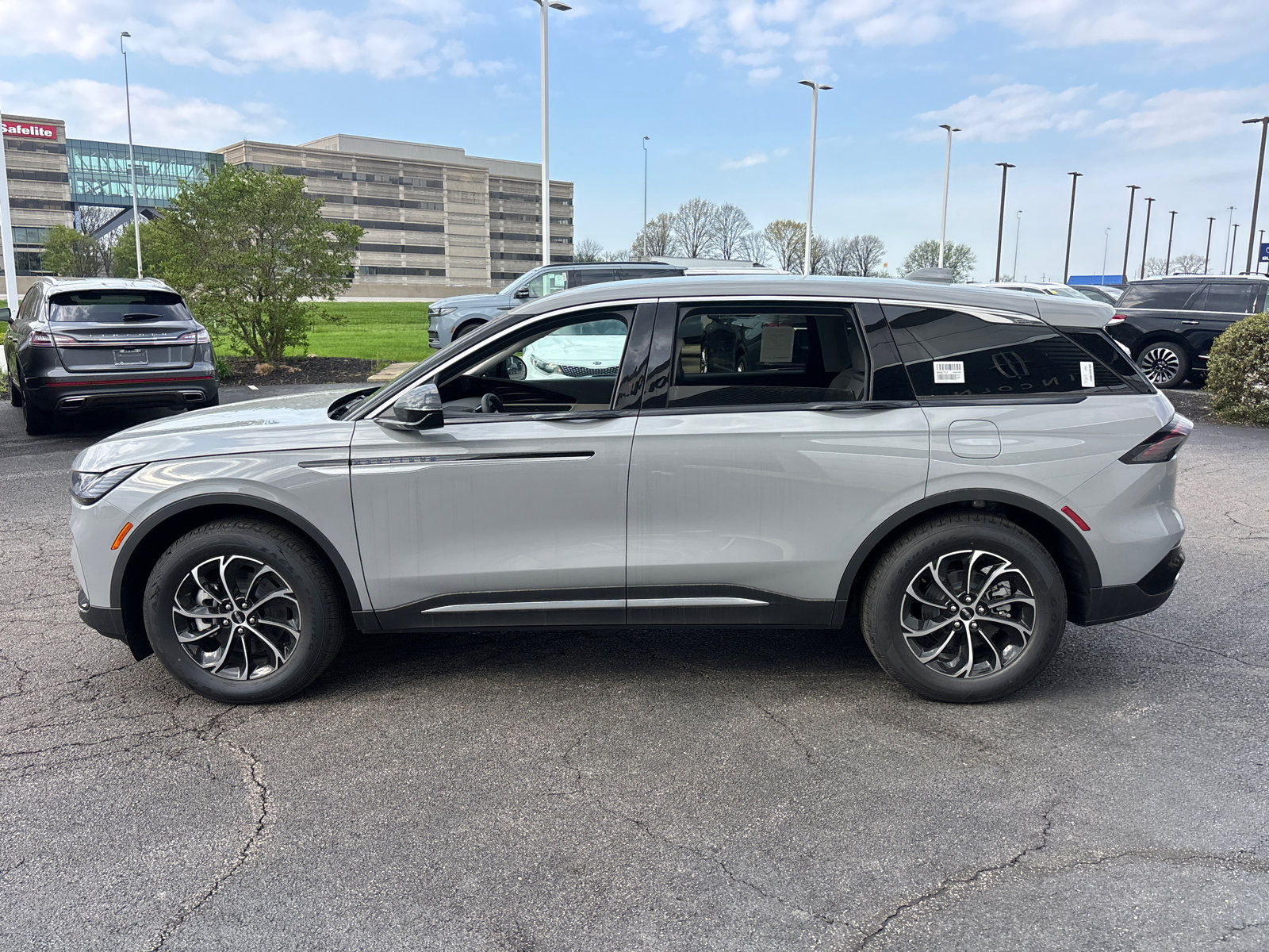 New 2026 Lincoln Nautilus Premier AWD/4WD image 4