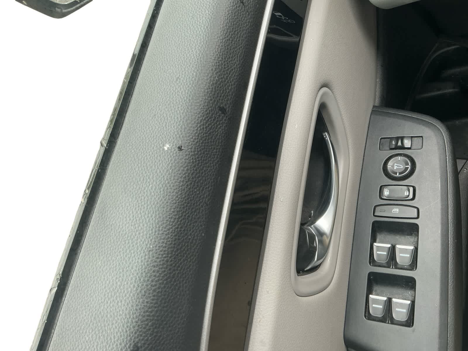 Used 2023 Honda Pilot LX image 19