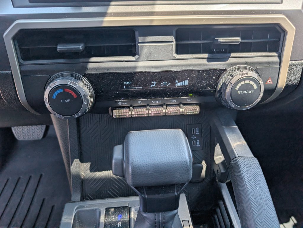 Used 2024 Toyota Tacoma SR5 AWD/4WD image 17