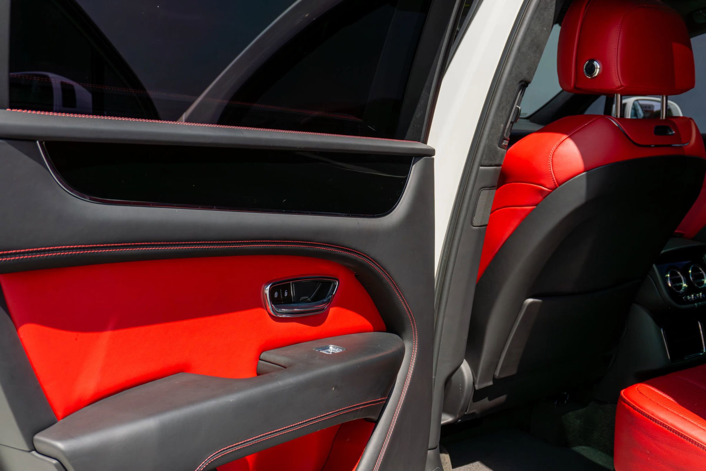 Used 2023 Bentley Bentayga image 70