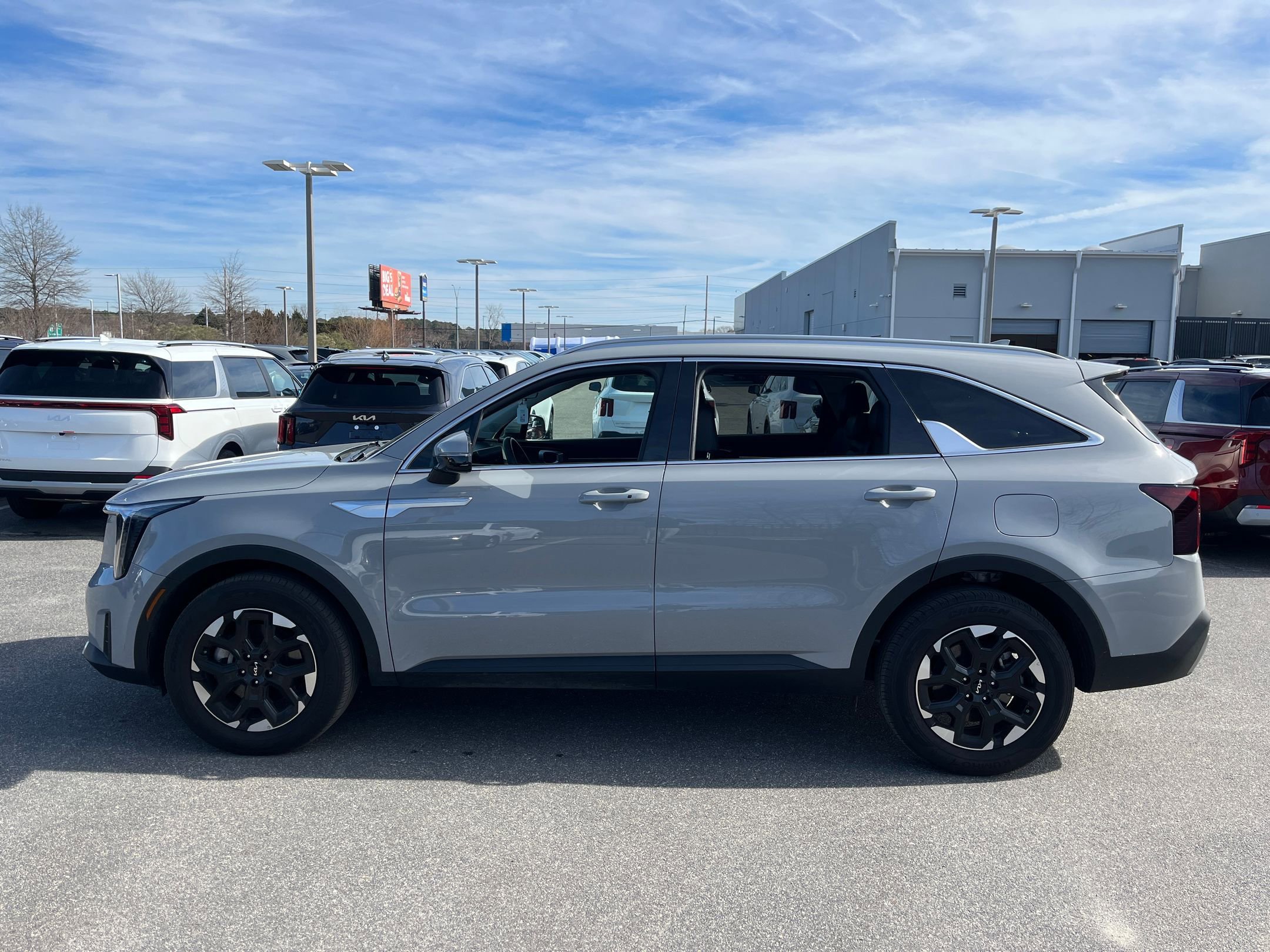 Used 2025 Kia Sorento S image 5