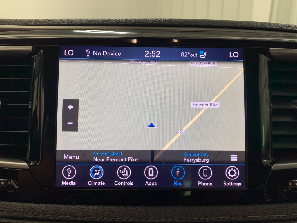 Used 2019 Chrysler Pacifica Limited FWD image 9