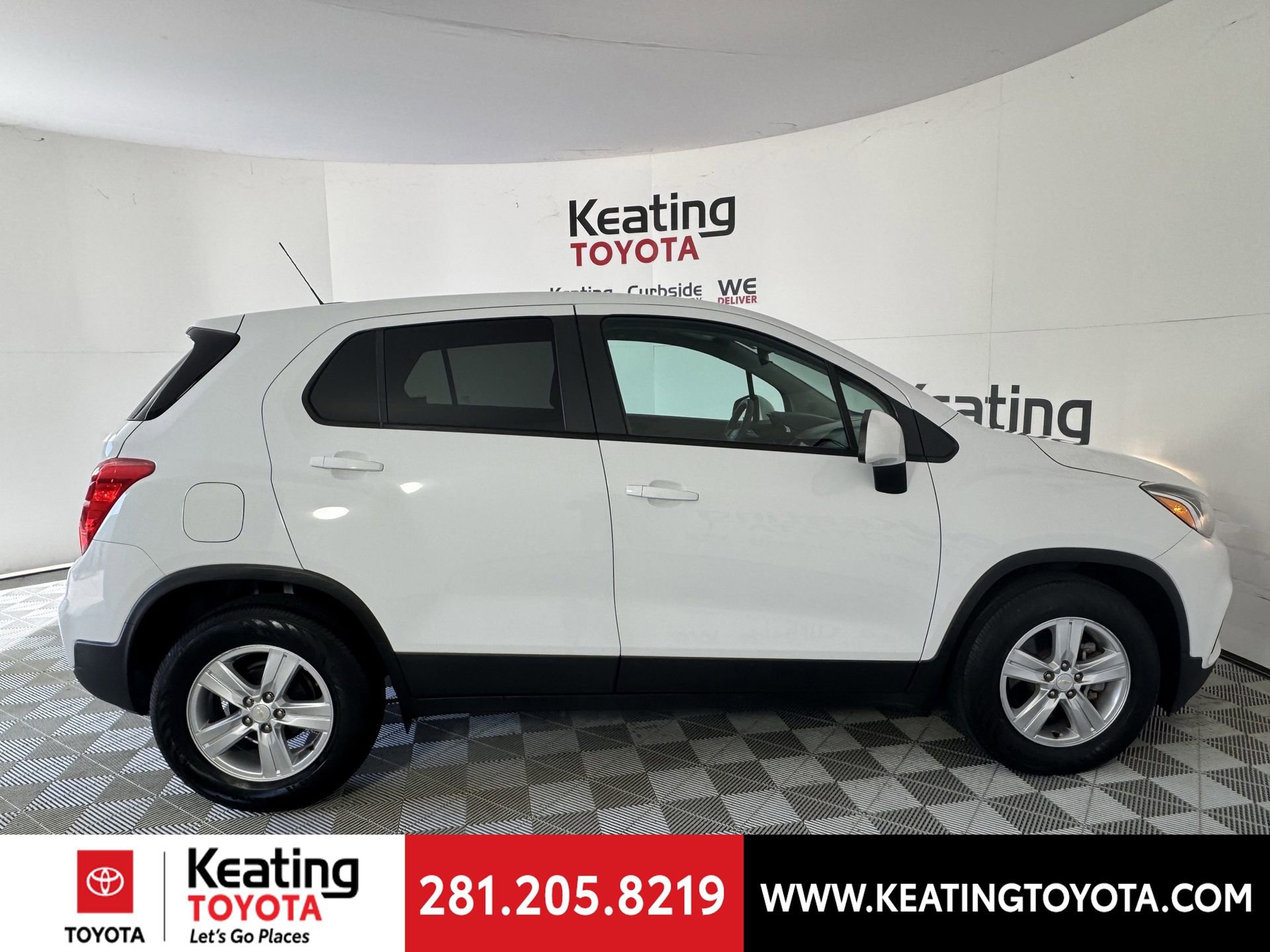 Used 2022 Chevrolet Trax LS w/ Tint and Cruise Package image 4