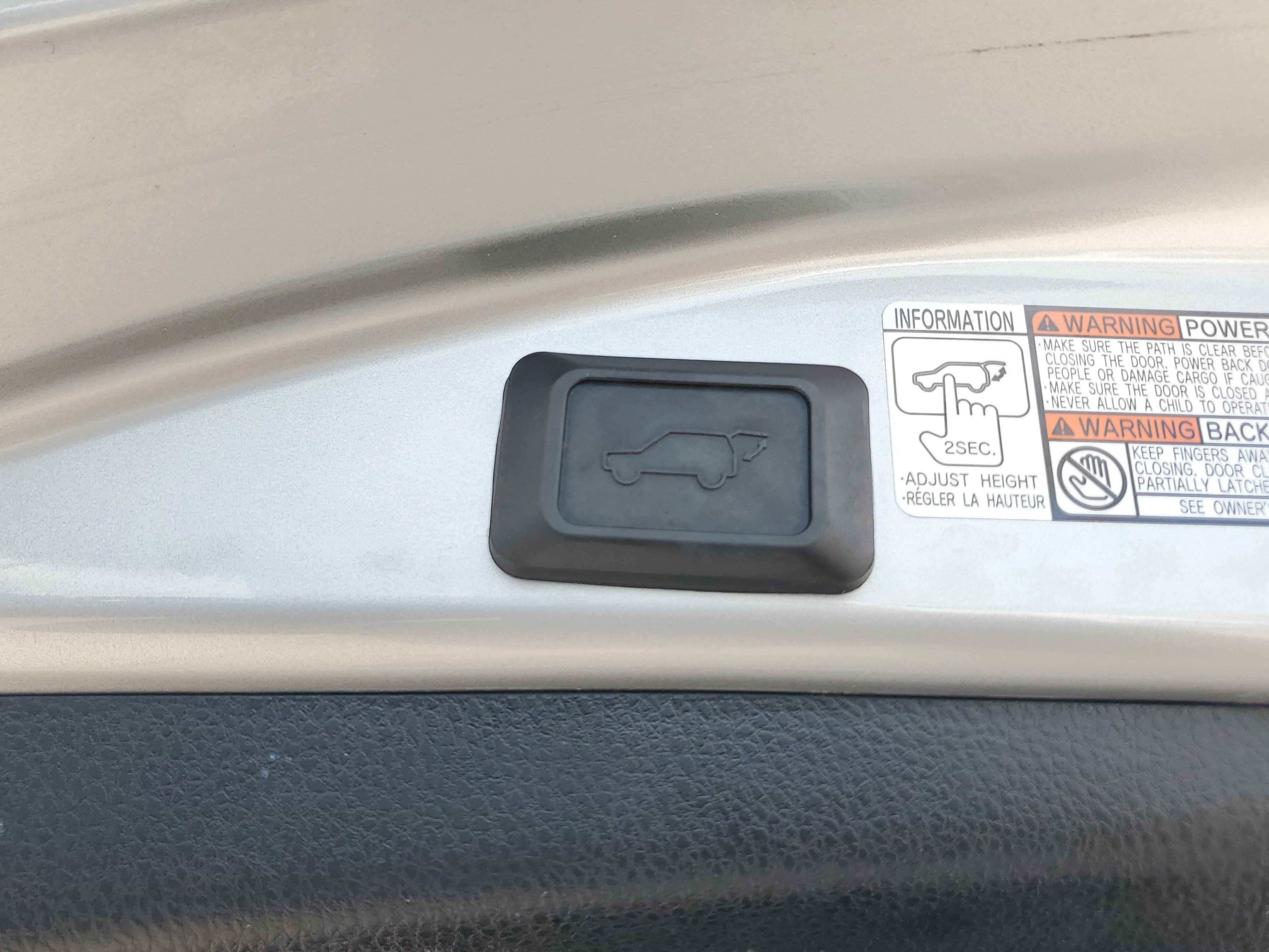 Used 2018 Toyota RAV4 Limited image 17