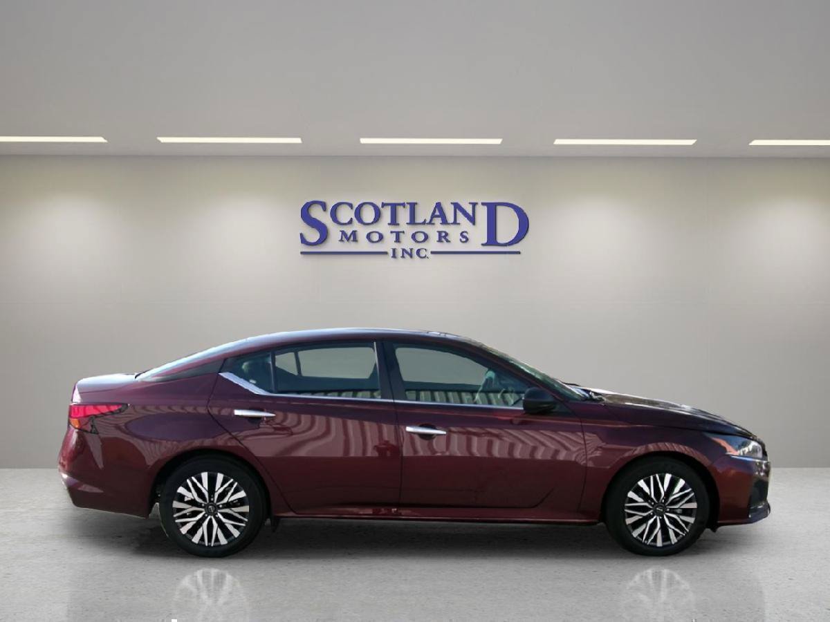 Used 2025 Nissan Altima 2.5 SV FWD image 5