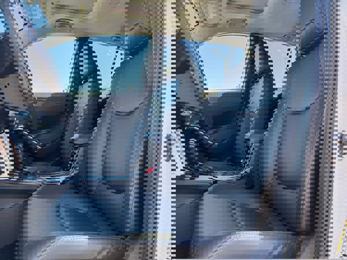 Used 2023 Toyota Corolla Cross XLE w/ Convenience Package image 16