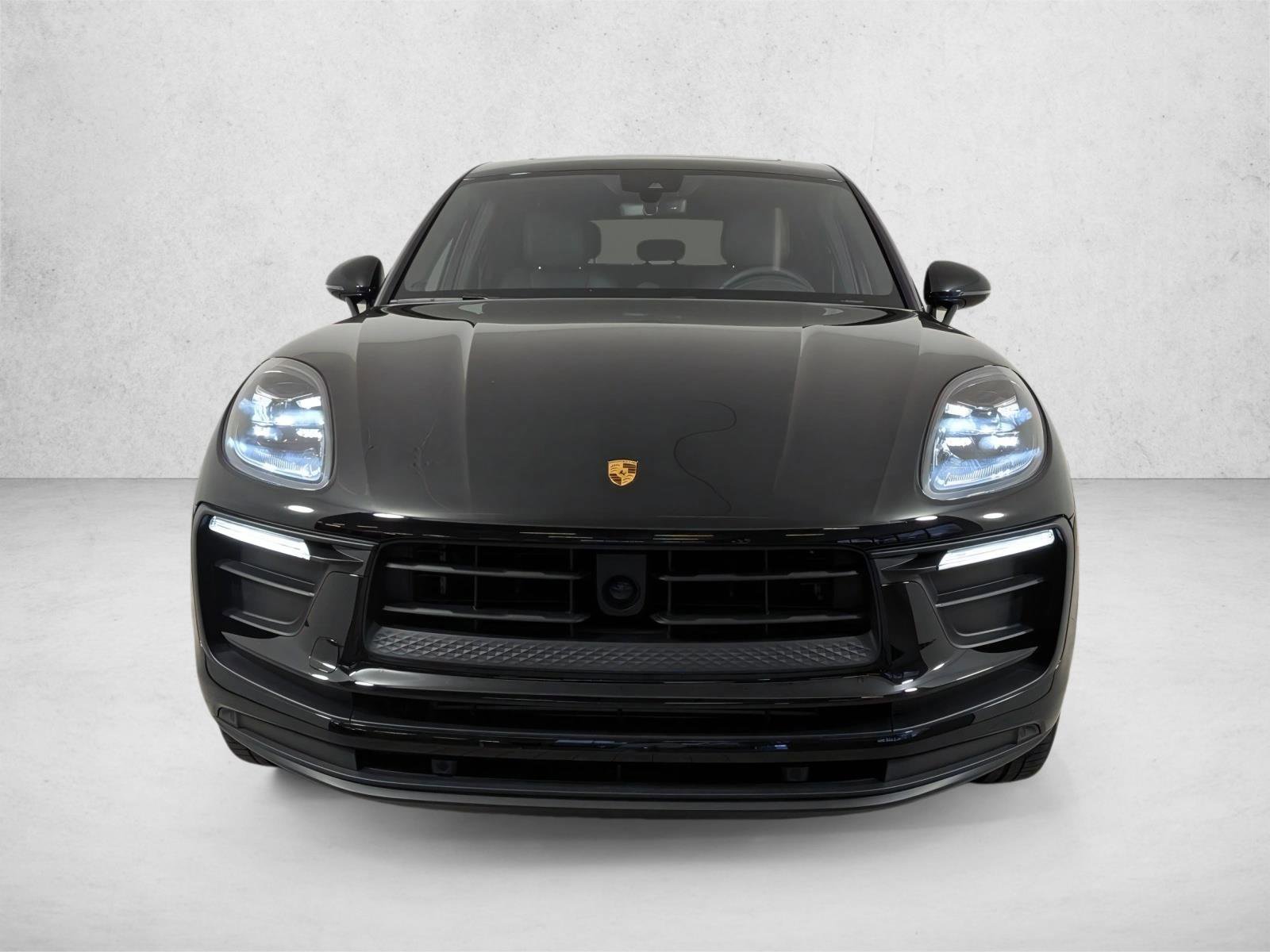 Certified 2025 Porsche Macan AWD/4WD image 6