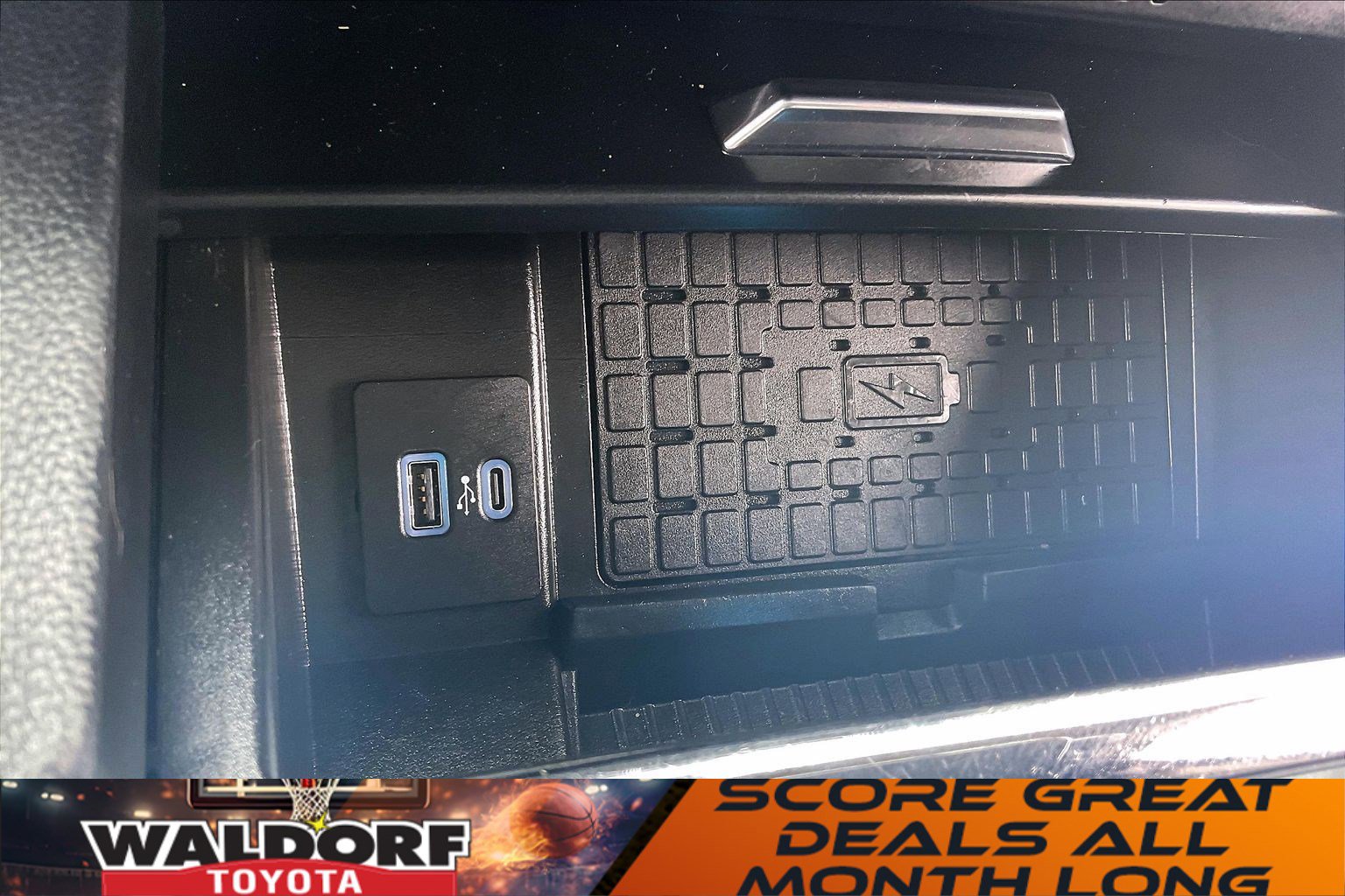 Used 2024 Ford Expedition XLT image 39