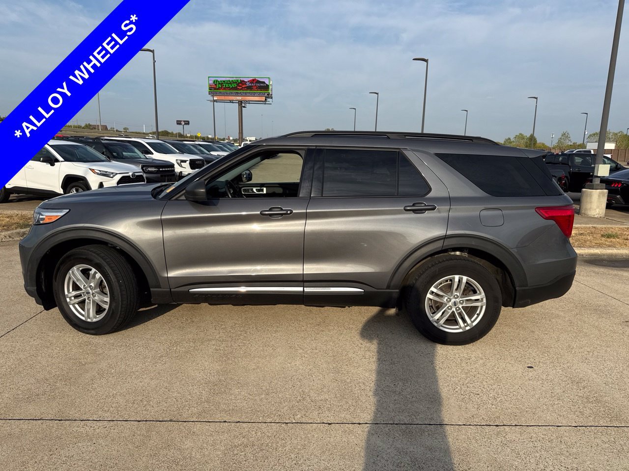 Used 2023 Ford Explorer XLT w/ Equipment Group 202A AWD/4WD image 3