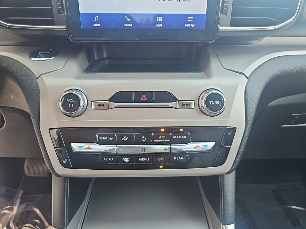Used 2023 Ford Explorer XLT w/ Equipment Group 202A AWD/4WD image 18