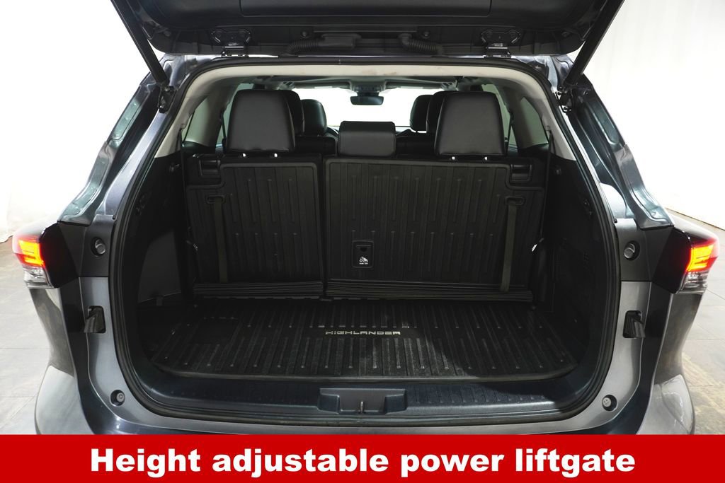 Used 2021 Toyota Highlander XLE AWD/4WD image 7