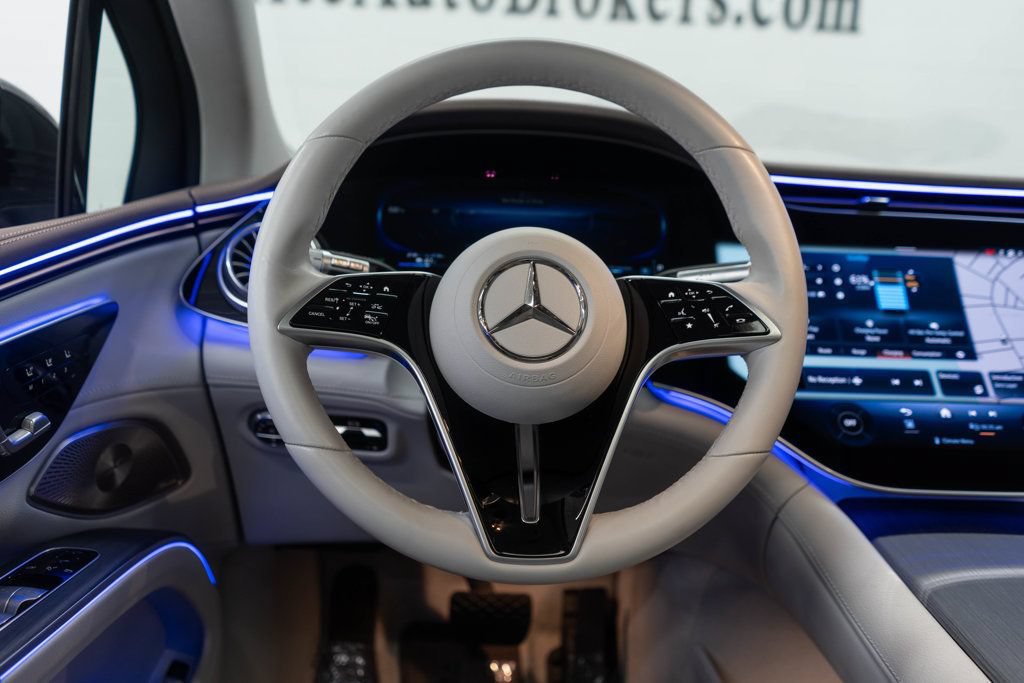 Used 2023 Mercedes-Benz EQS 580 4MATIC SUV image 17