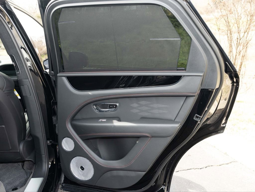 Used 2025 Bentley Bentayga V8 image 71