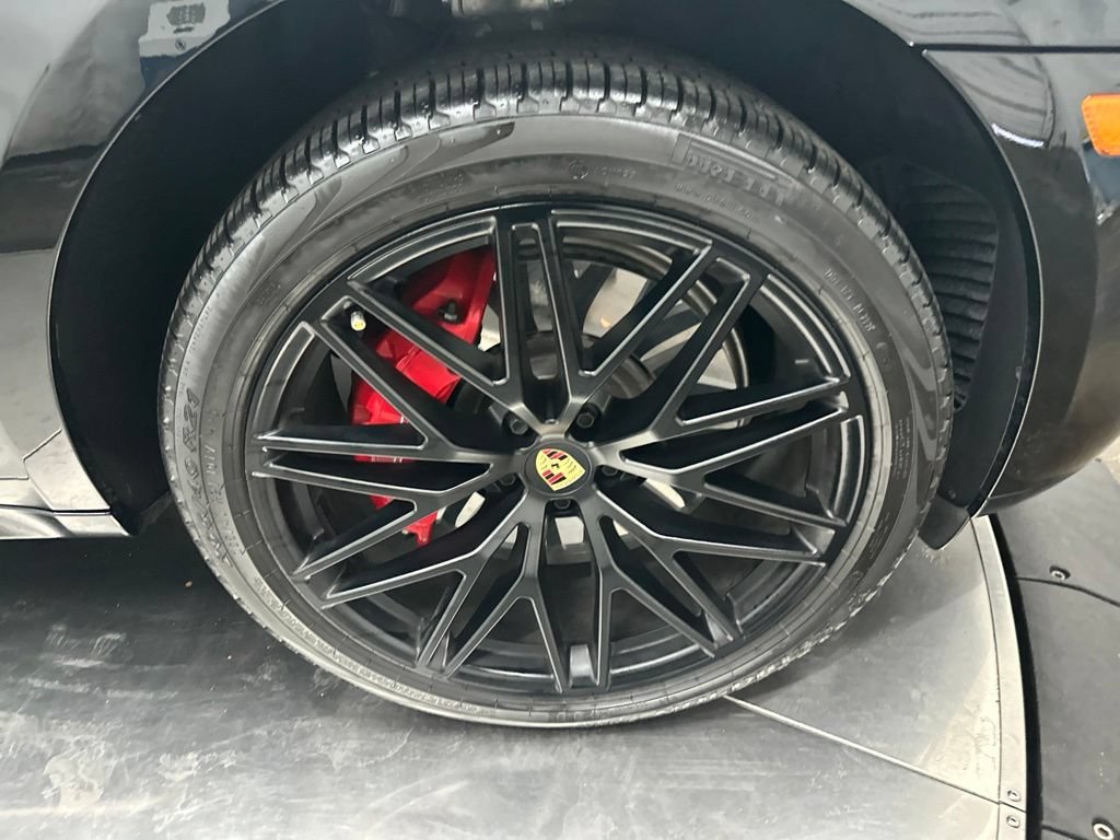 Used 2025 Porsche Macan GTS AWD/4WD image 9