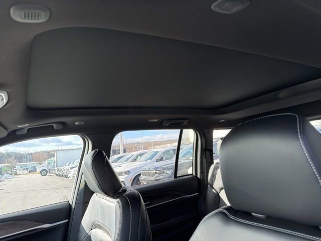 New 2025 Jeep Grand Cherokee Limited image 12