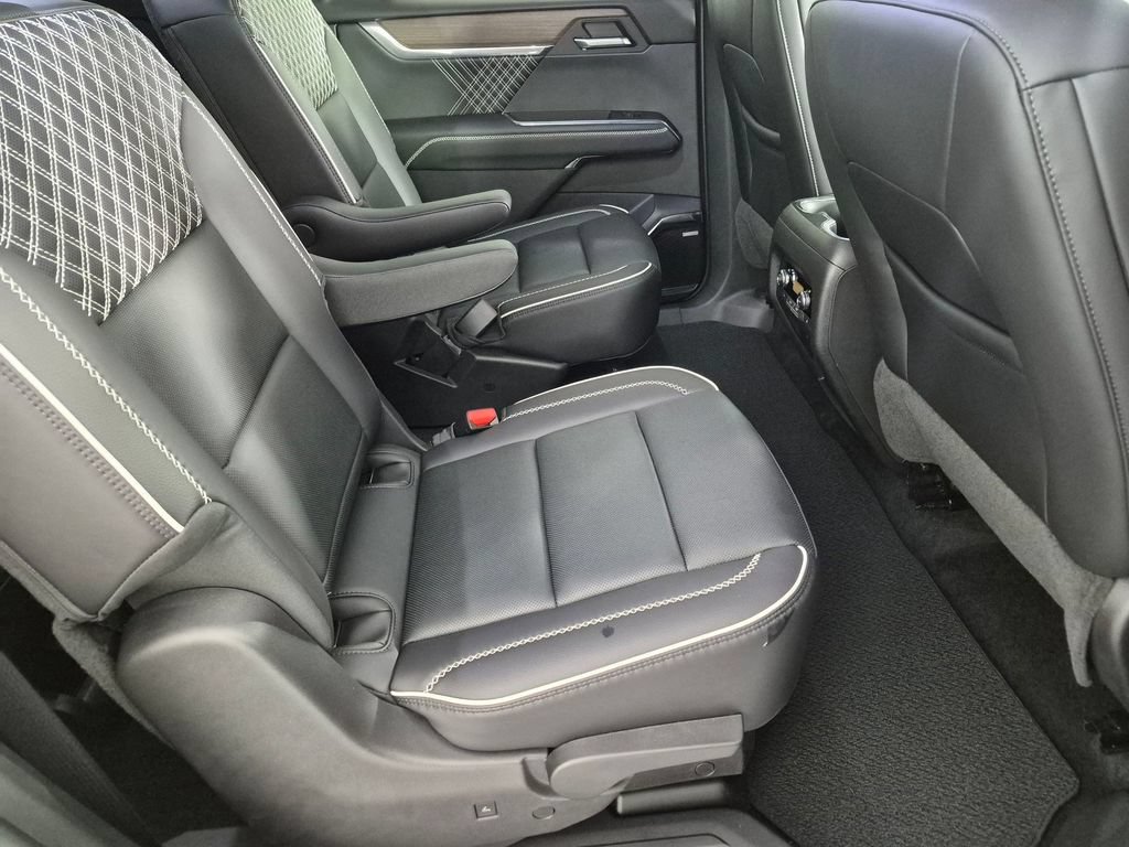 Used 2025 GMC Acadia Denali FWD image 32