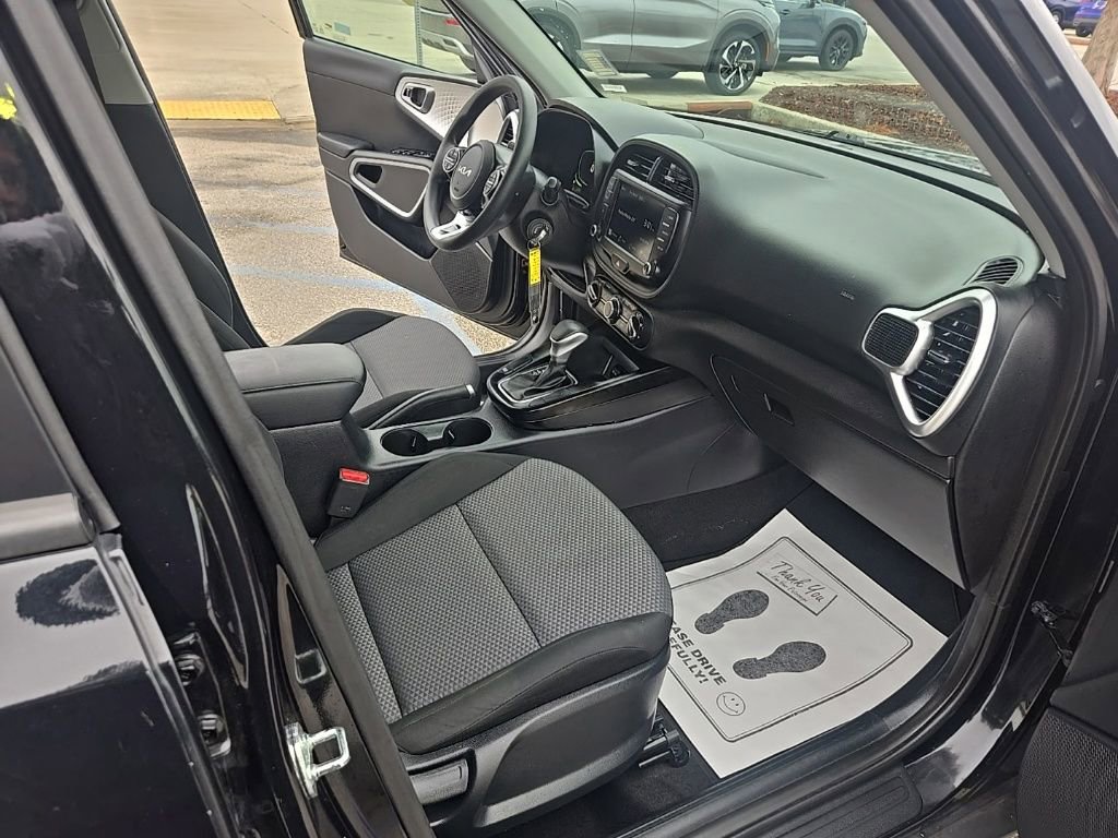 Used 2024 Kia Soul LX w/ Option Group 015 image 33