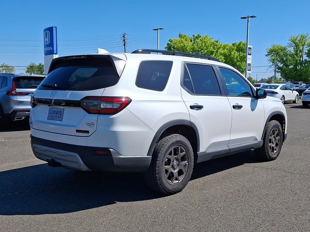 Used 2025 Honda Pilot TrailSport image 6