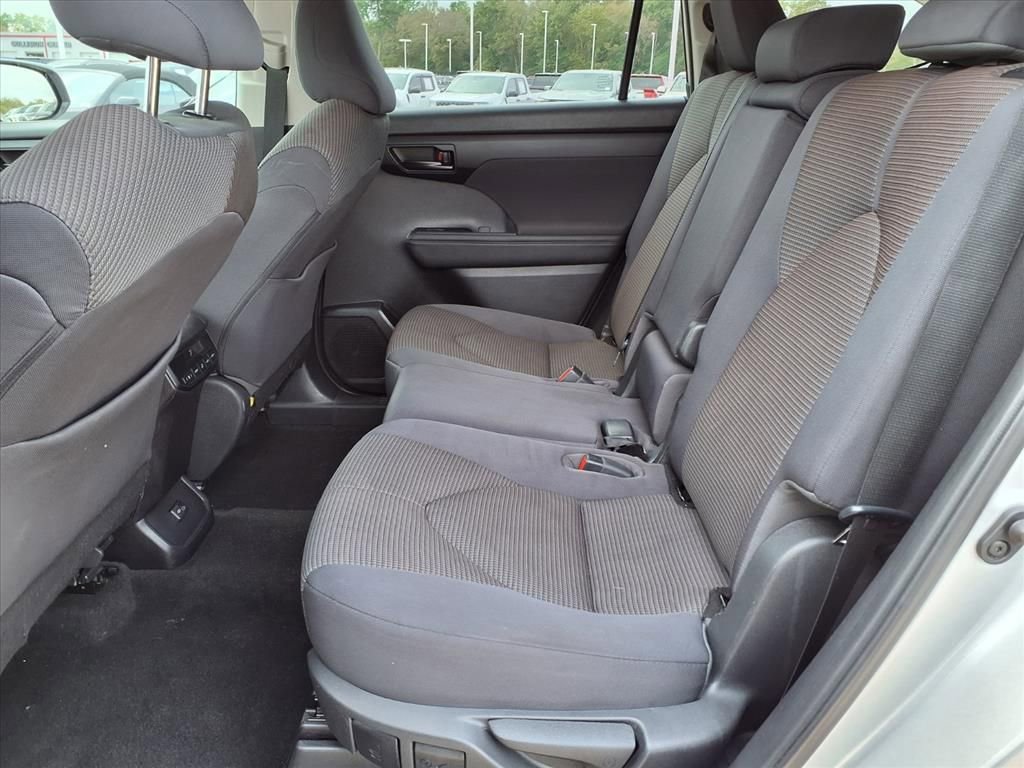 Certified 2023 Toyota Highlander L image 18