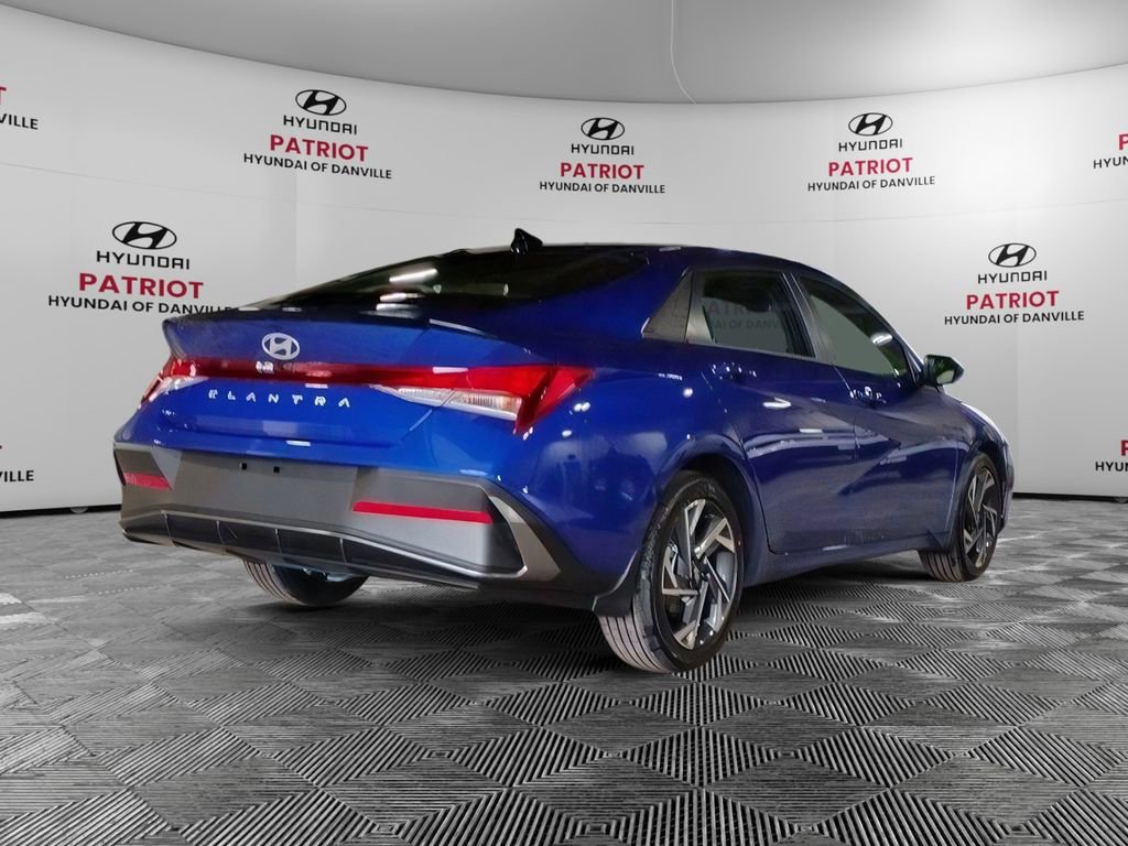 Used 2025 Hyundai Elantra Sport image 3