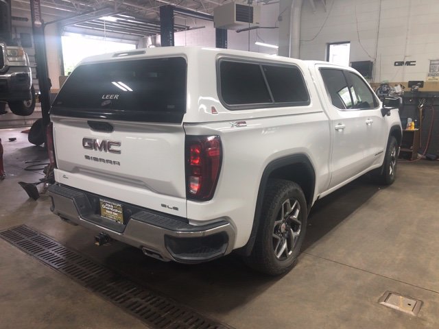 Used 2023 GMC Sierra 1500 SLE AWD/4WD image 3