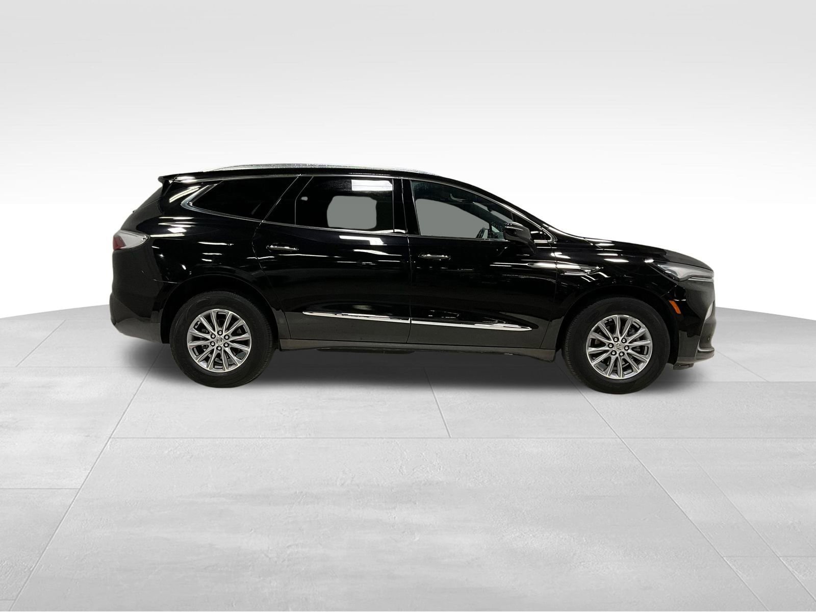 Used 2023 Buick Enclave Essence AWD/4WD image 3