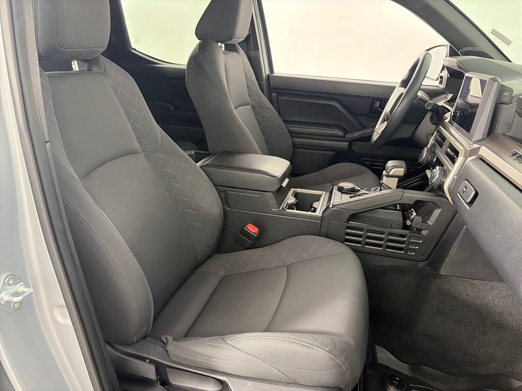 Used 2024 Toyota Tacoma SR5 AWD/4WD image 31