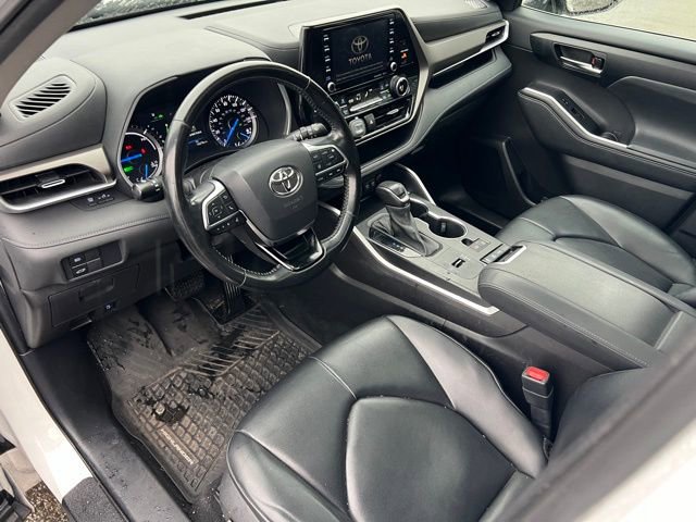 Used 2021 Toyota Highlander XLE AWD/4WD image 14