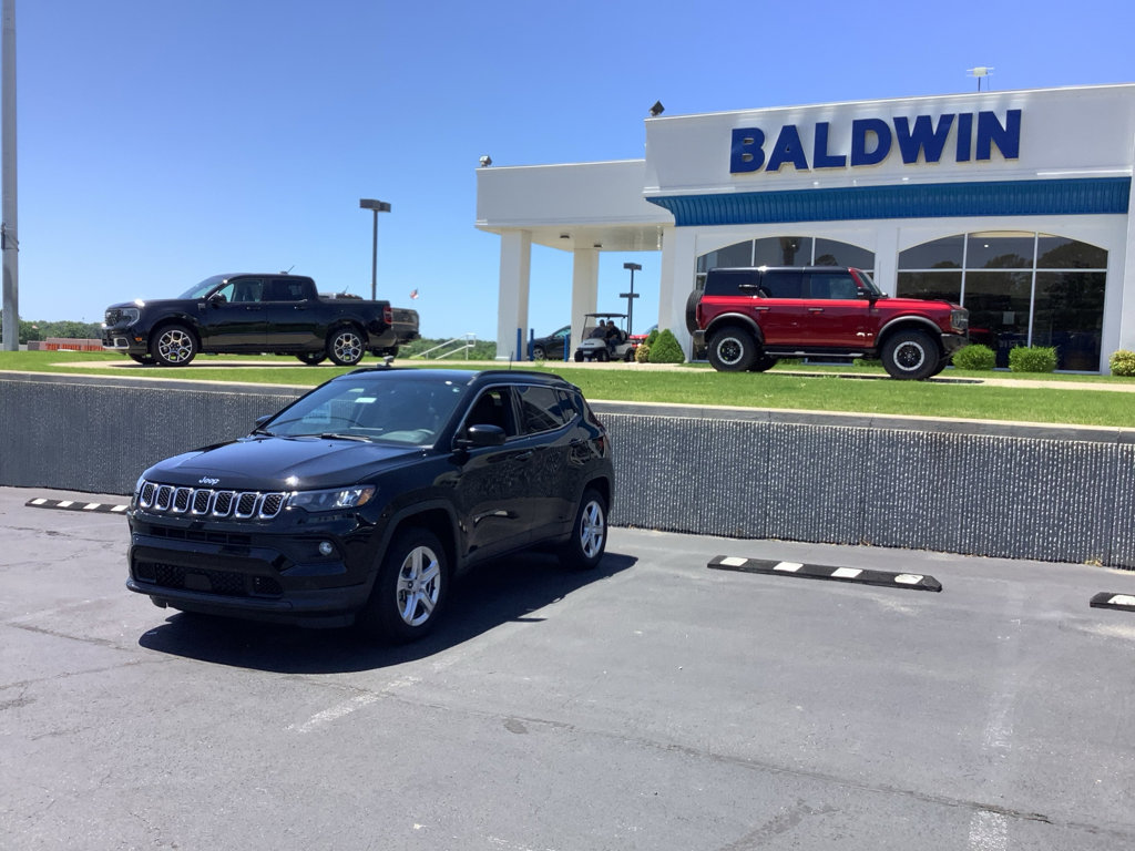 Used 2023 Jeep Compass Latitude w/ Sun and Sound Group image 3