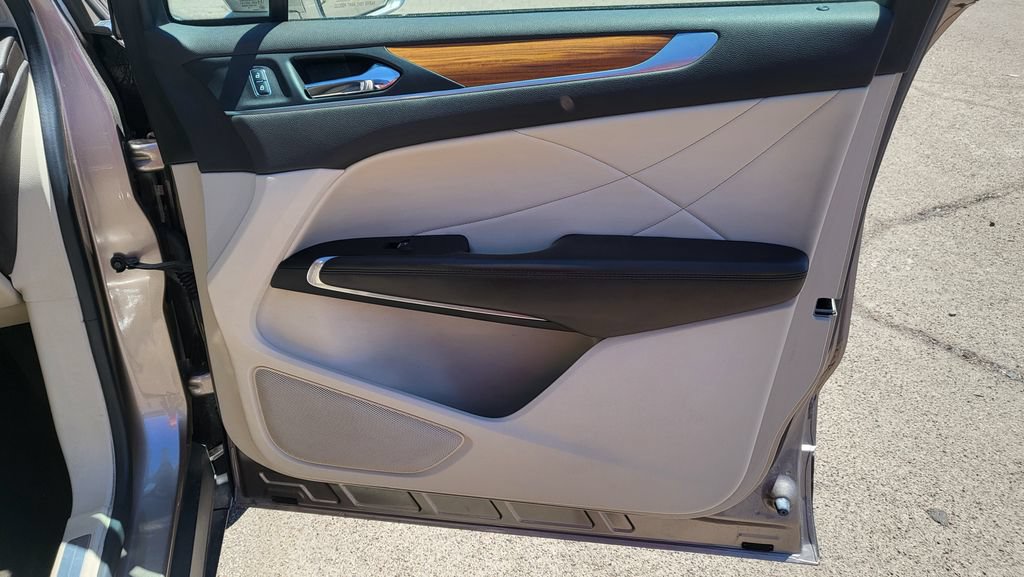 Used 2019 Lincoln MKC Select w/ MKC Climate Package FWD image 18