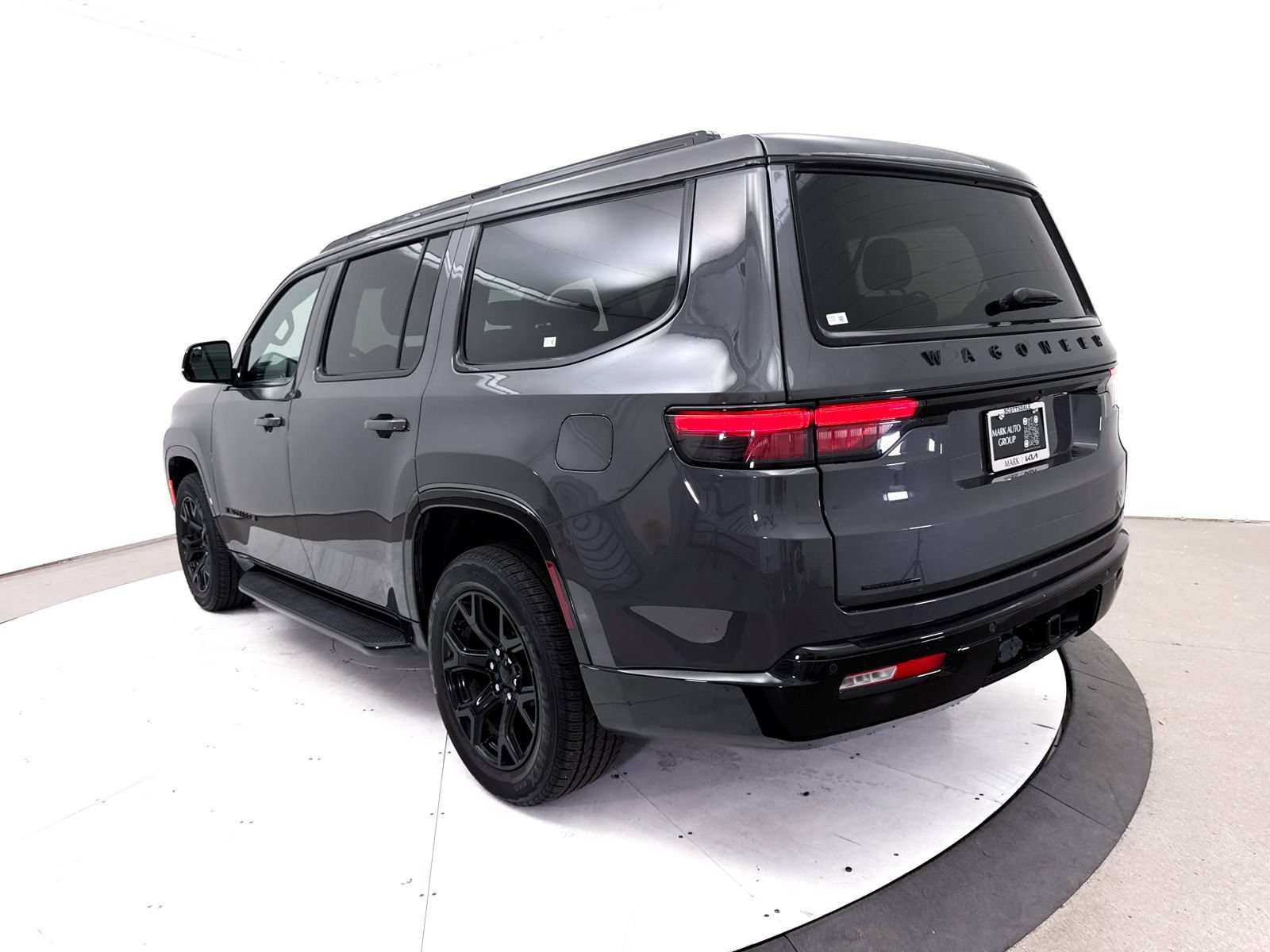 Used 2023 Jeep Wagoneer Series II AWD/4WD image 19