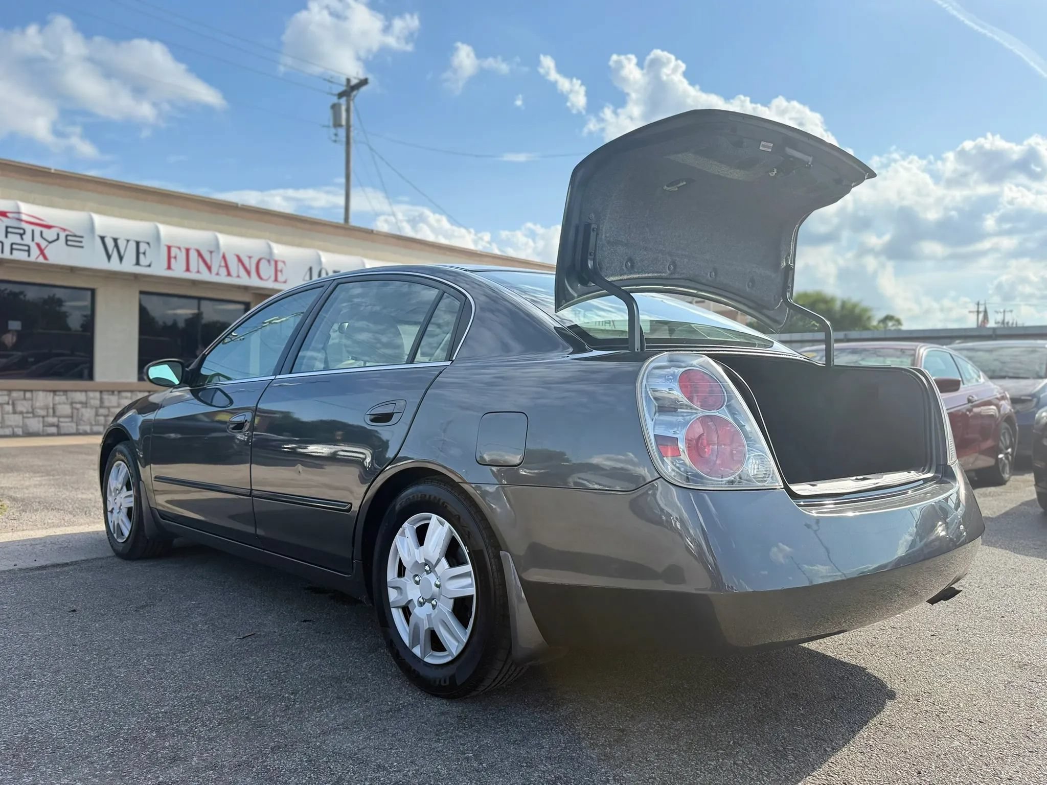 Used 2005 Nissan Altima 2.5 S w/ (S02) Side Airbags Pkg FWD image 8