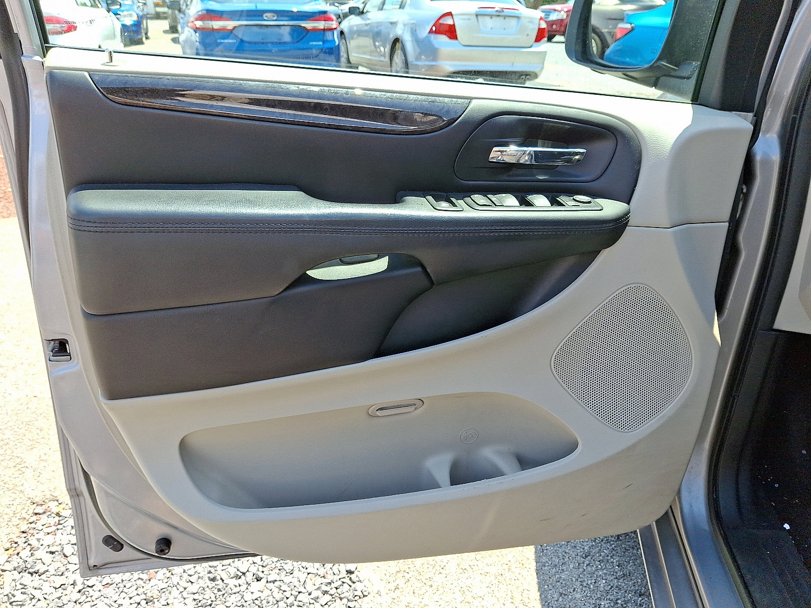 Used 2016 Dodge Grand Caravan SXT image 15