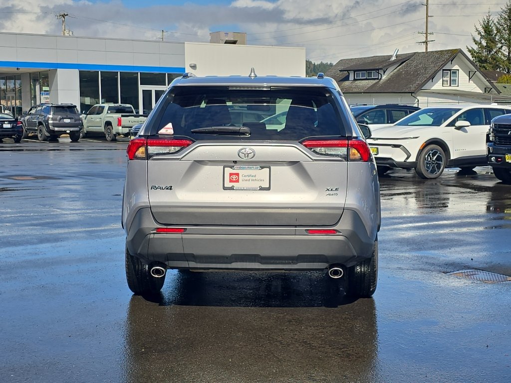 Used 2024 Toyota RAV4 XLE AWD/4WD image 8