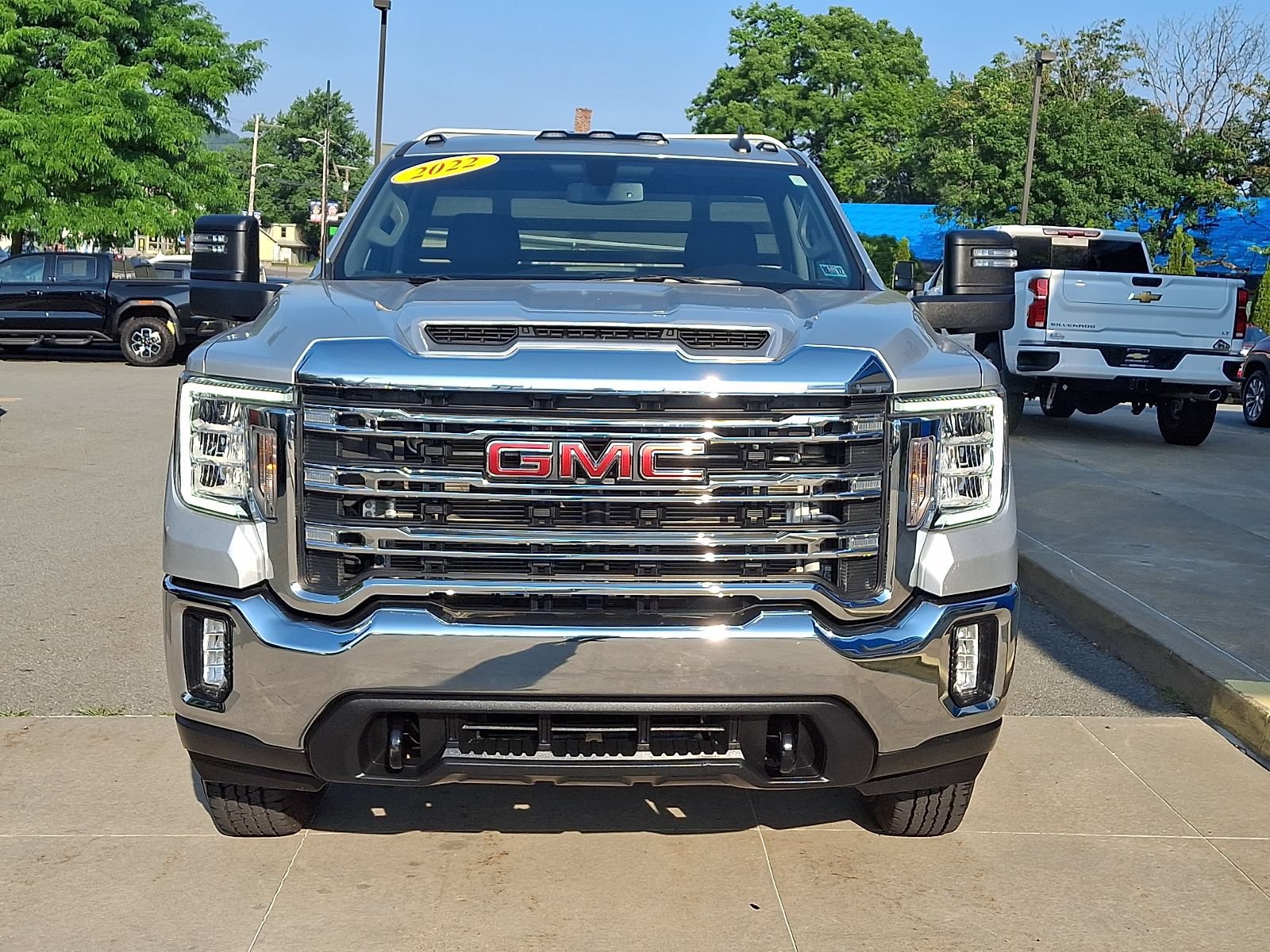 Used 2022 GMC Sierra 3500 SLE w/ SLE Convenience Package AWD/4WD image 2