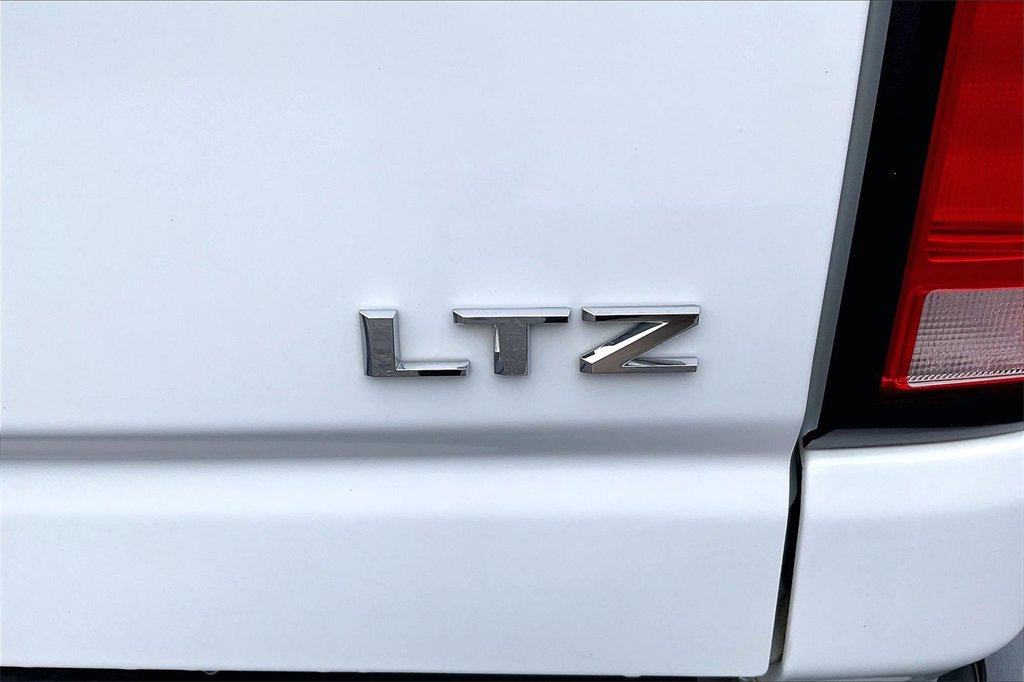 Used 2024 Chevrolet Silverado 2500 LTZ w/ LTZ Plus Package image 8