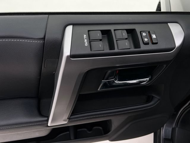 Used 2023 Toyota 4Runner SR5 Premium w/ Moonroof Package RWD image 22