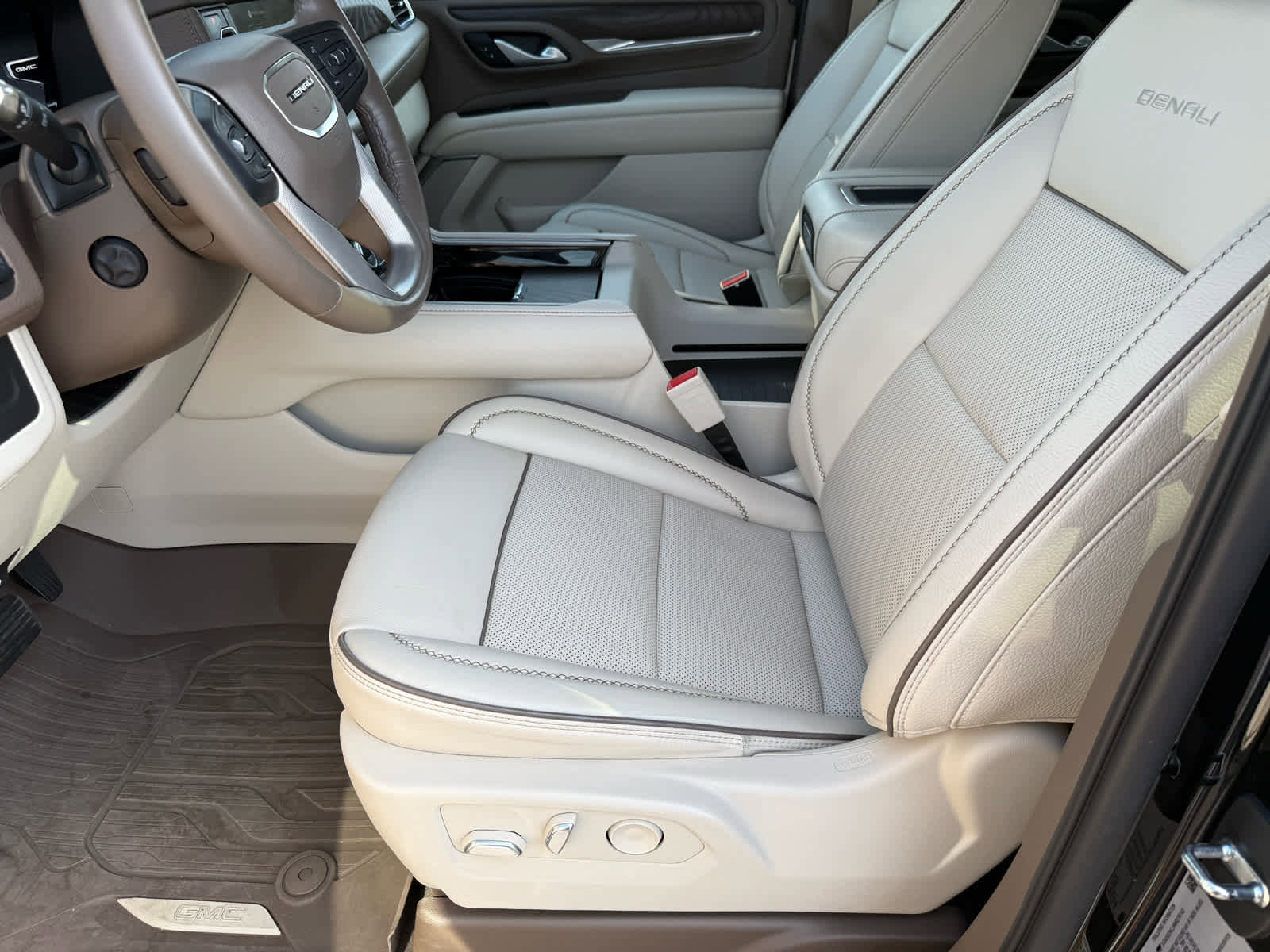 Used 2022 GMC Yukon Denali image 10
