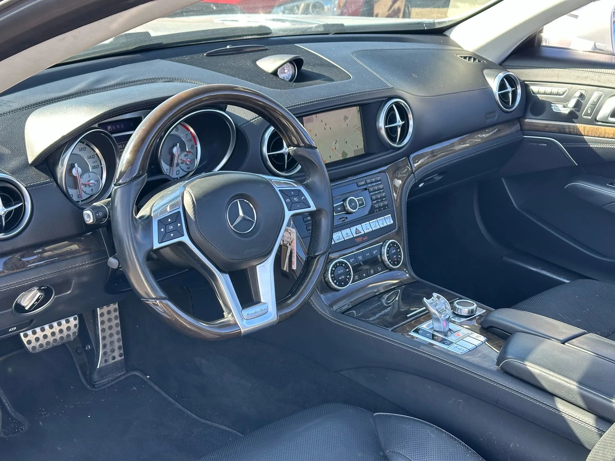 Used 2015 Mercedes-Benz SL 550 w/ Driver Assistance Package image 26