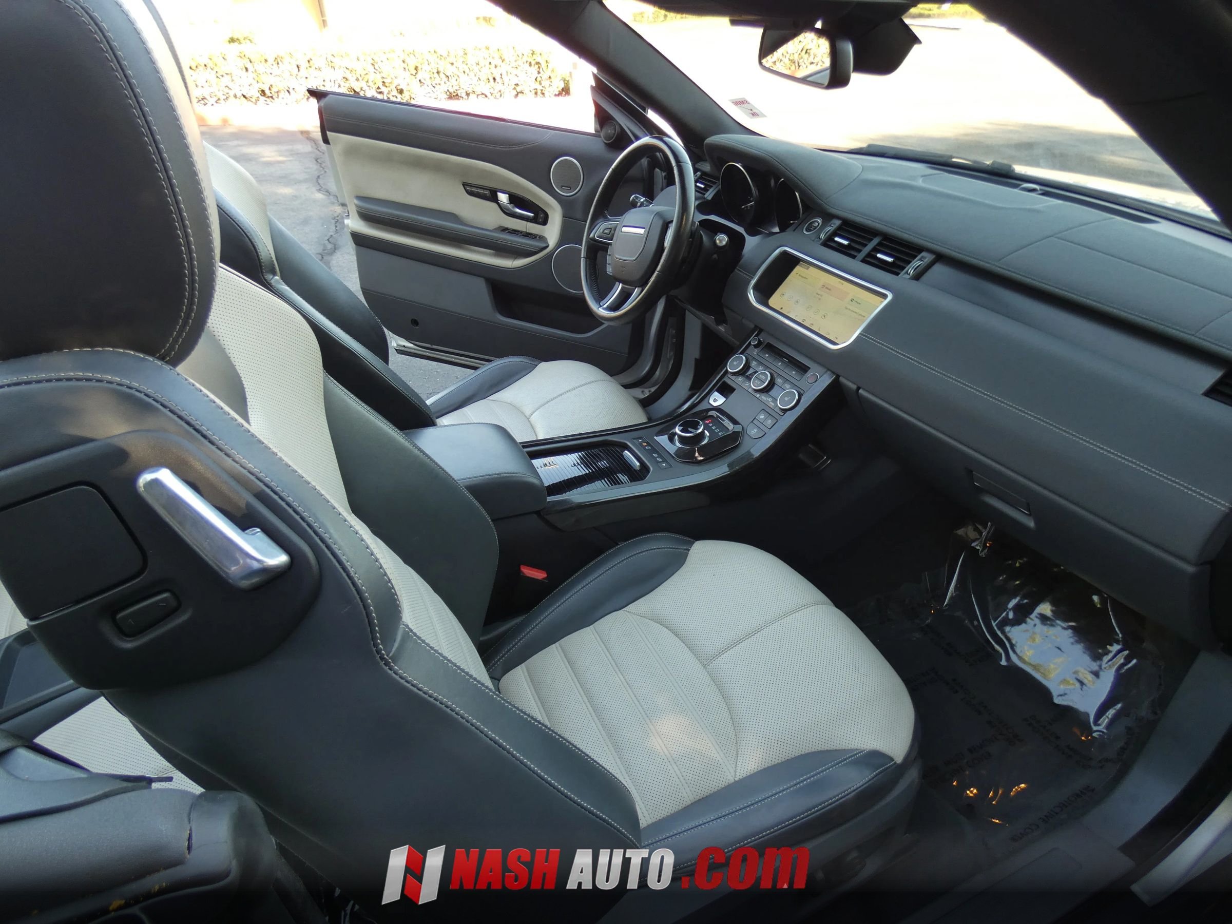 Used 2019 Land Rover Range Rover Evoque SE Dynamic AWD/4WD image 29