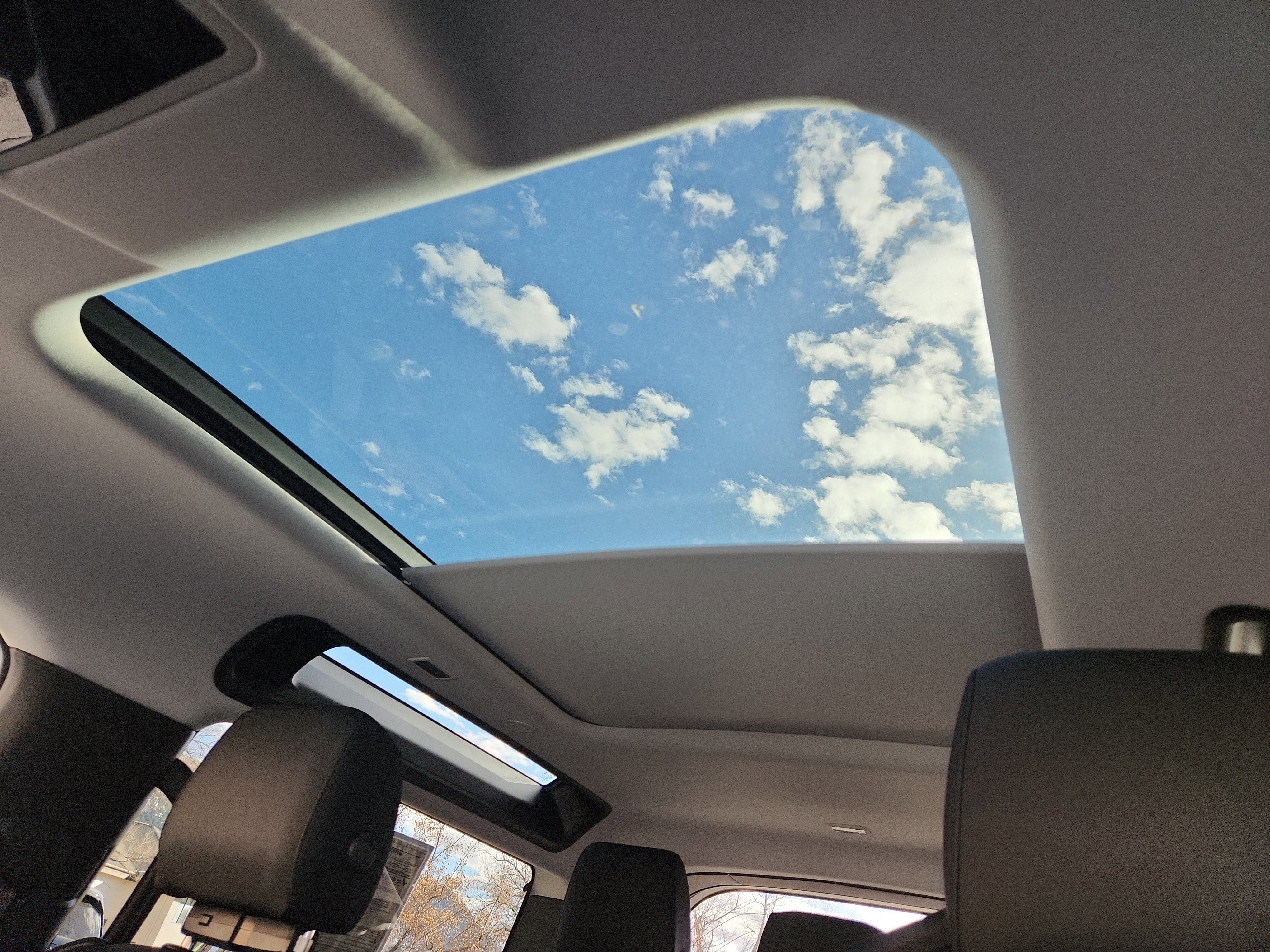 Used 2025 Land Rover Defender 90 S image 33