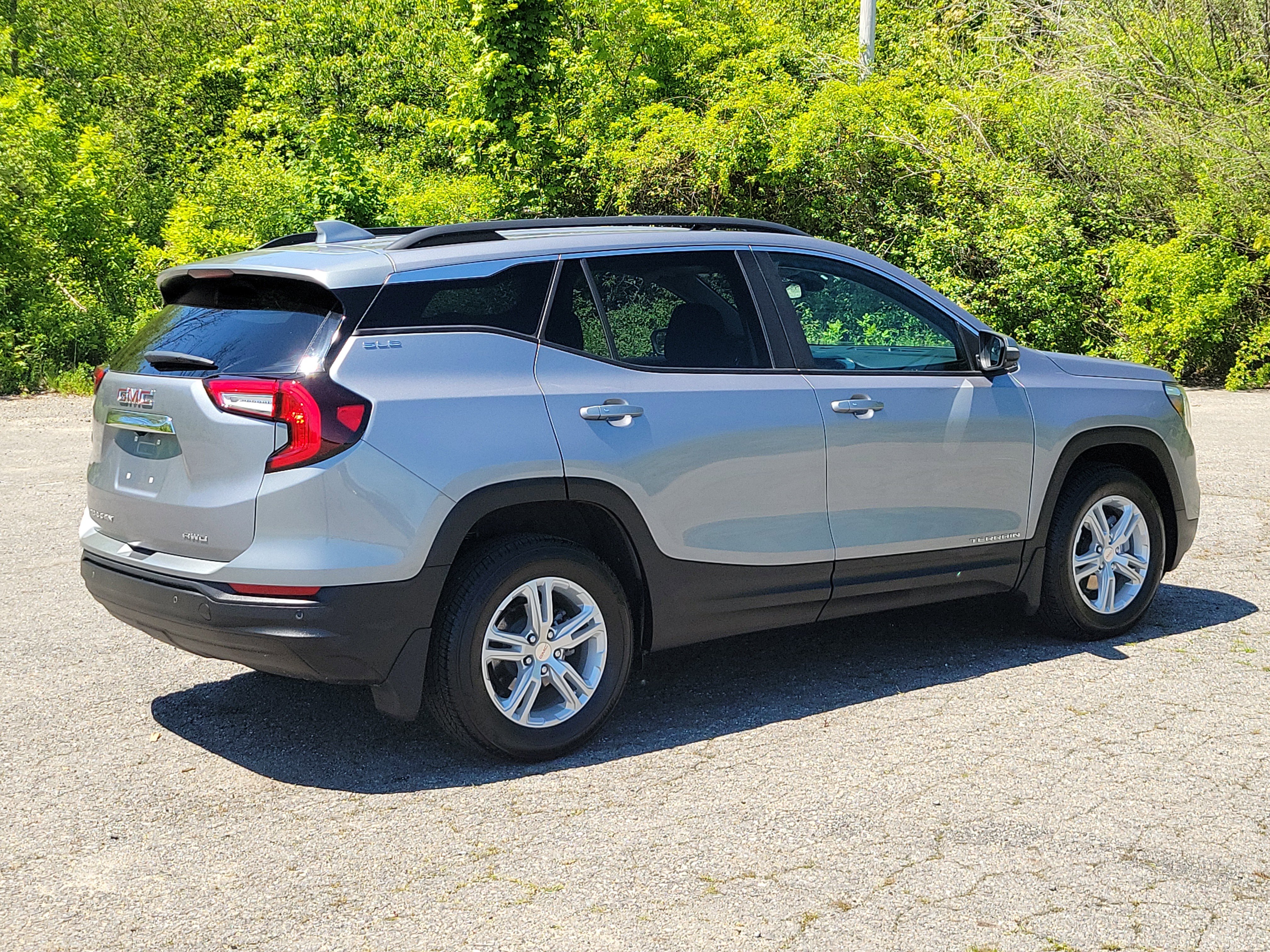 Used 2024 GMC Terrain SLE w/ Driver Convenience Package AWD/4WD image 5
