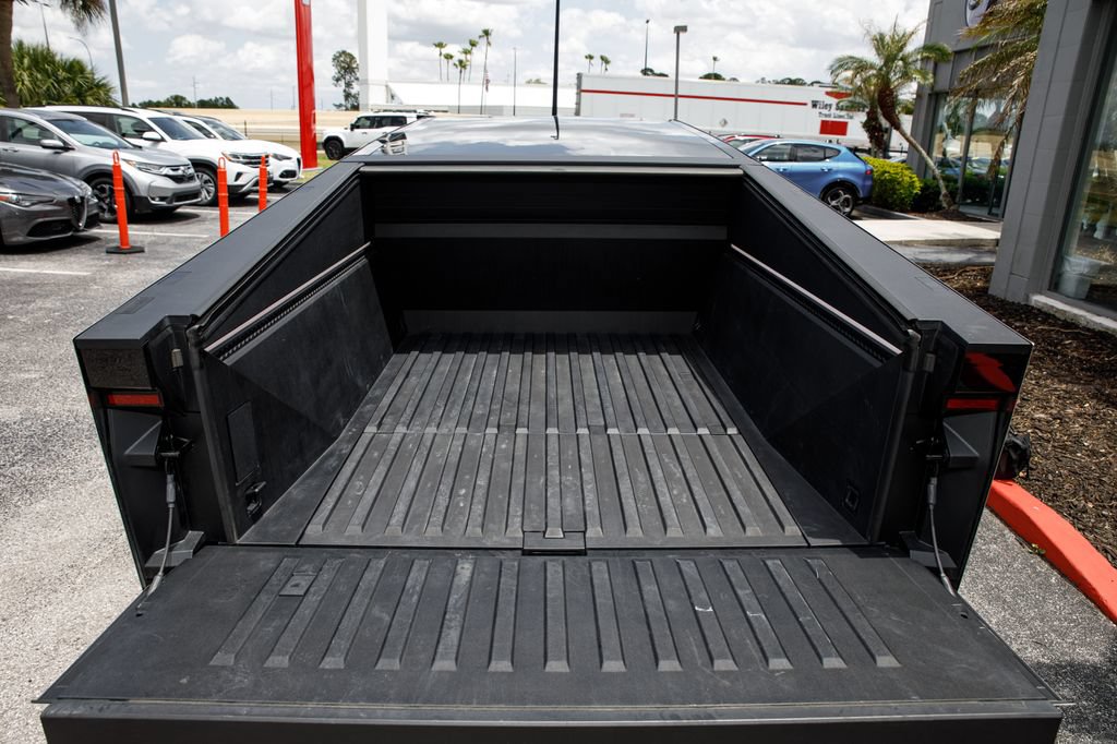 Used 2025 Tesla Cybertruck AWD Crew Cab image 17