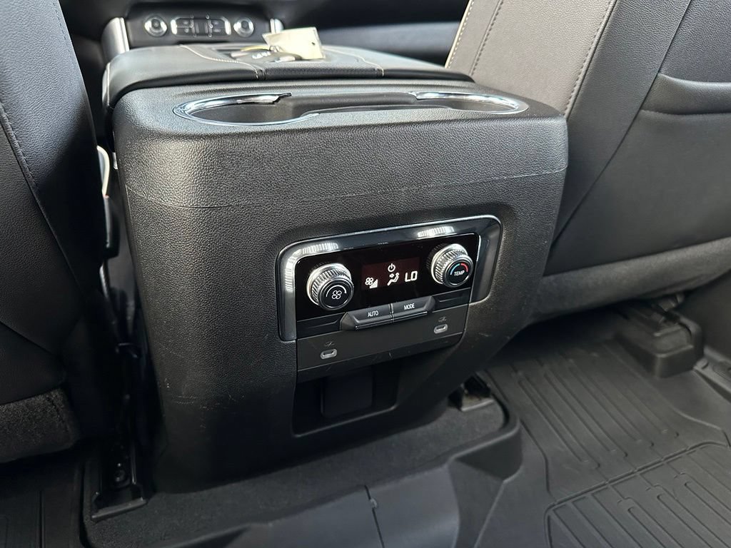 Used 2023 GMC Yukon XL SLT AWD/4WD image 23
