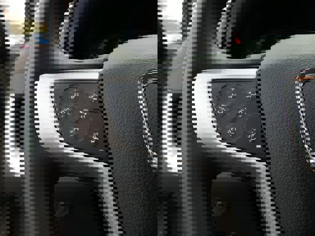 Used 2023 GMC Terrain SLT w/ Elevation Edition image 16