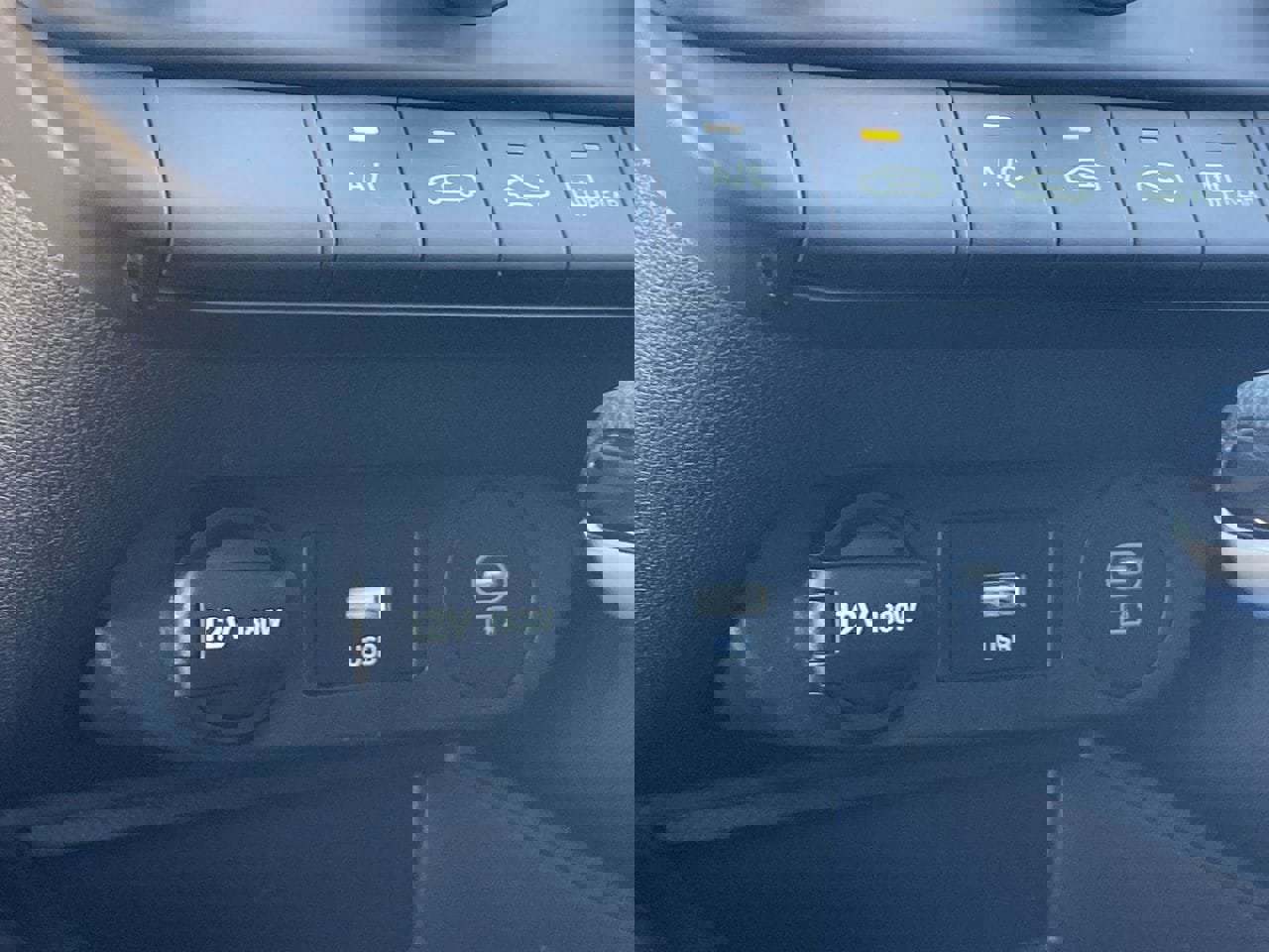 Certified 2024 Hyundai Elantra SE image 27