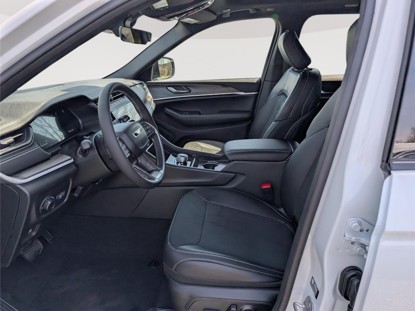 New 2026 Jeep Grand Cherokee Altitude AWD/4WD image 11