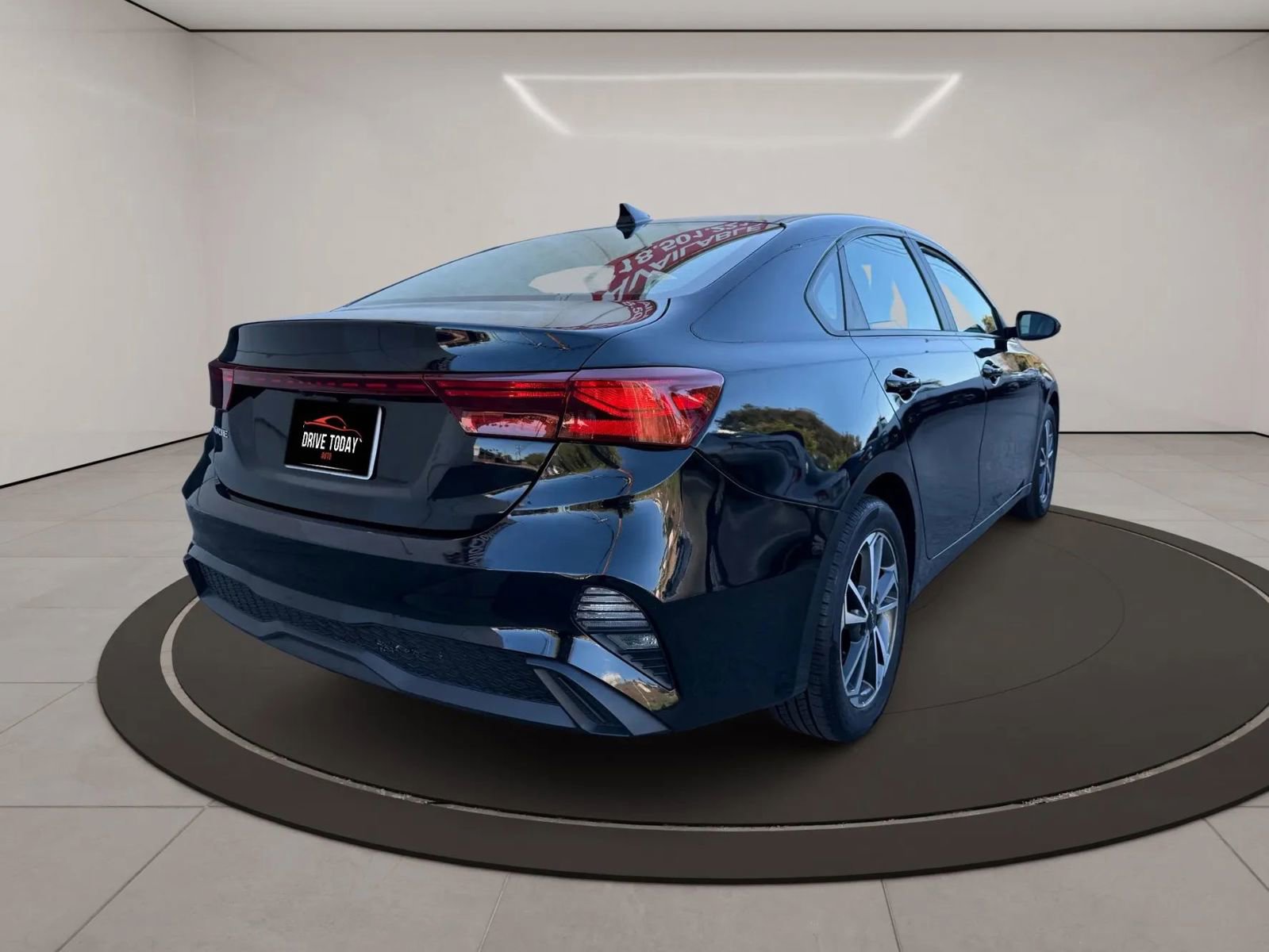 Used 2023 Kia Forte LXS image 4