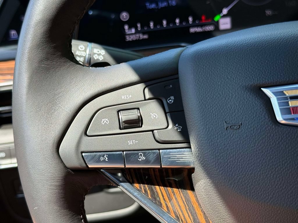 Used 2024 Cadillac Escalade Luxury AWD/4WD image 34